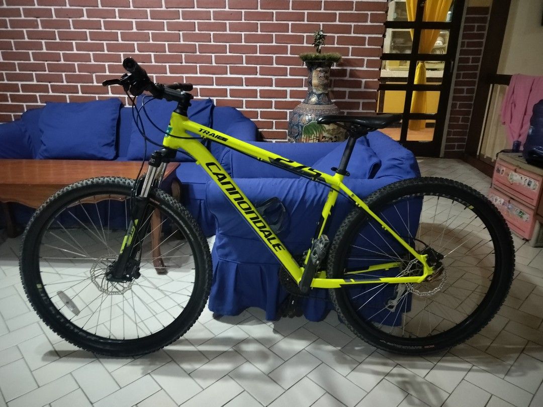 Cannondale Trail 6 (Category: Bicycles) located in San Fernando. Submitted by mercado.dindo-92101 (Listing ID 1391613739, Image 2). Description: Bike is 100% original. No major parts replaced since bought because bike was seldom used. Just need to replace handgrips All gears working Quality bike.