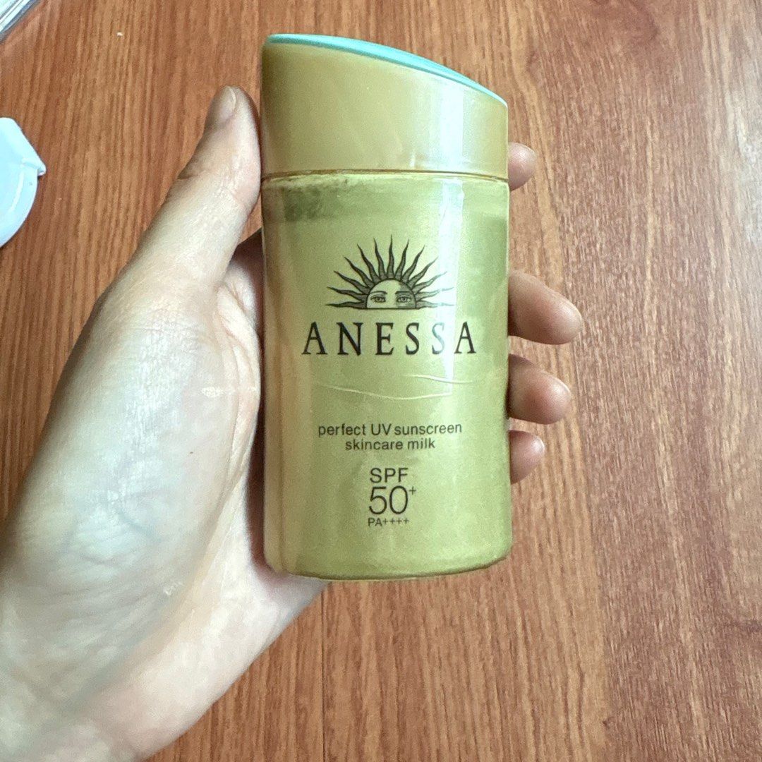 Careline Powder + Anessa Sunscreen Bundle (Category: Face Care) located in Manila. Submitted by handpicked_tin (Listing ID 1391628392, Image 2). Description: strictly sold as a bhndle! not sure with the authenticity of the sunscreen, got it as a gift & it’s too watery ₱100 for both.