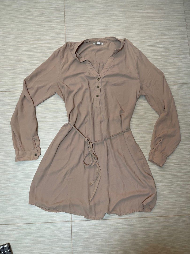 Charlotte russe Light brown Formal Dress (Category: Dresses) located in Bacoor. Submitted by loopandlabelph (Listing ID 1391636421, Image 1). Description: Preloved - Manage your expectations (will state issues of the item) S - M Color may vary due to lighting Prices are NEGOTIABLE! Send message for negotiations and more informations (when worn photos) MOP: Gcash | BPI MOD: Meet-up SM Bacoor | JNT | Grab | LBC | Lalamove .