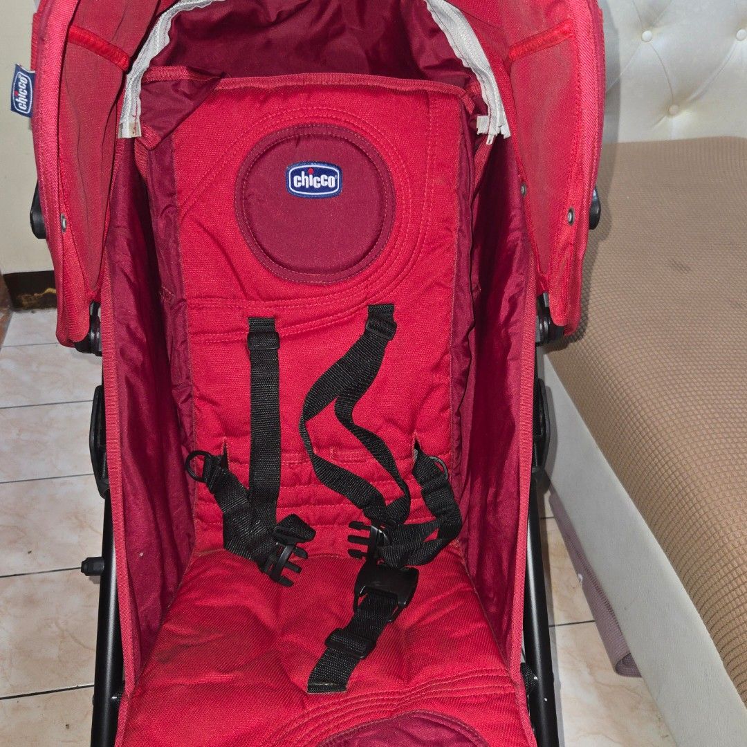 Chicco Liteway Stroller (Category: Strollers) located in Manila. Submitted by autumnmonday (Listing ID 1391624465, Image 2). Description: Suitable from newborn to 22kg In good working condition Just needs wiping, esp the handles, you may wash the fabrics. Bought this at 9,999 Really good in actual Matibay and no rust Really perfect indoors esp outdoors use No lowballer pls.