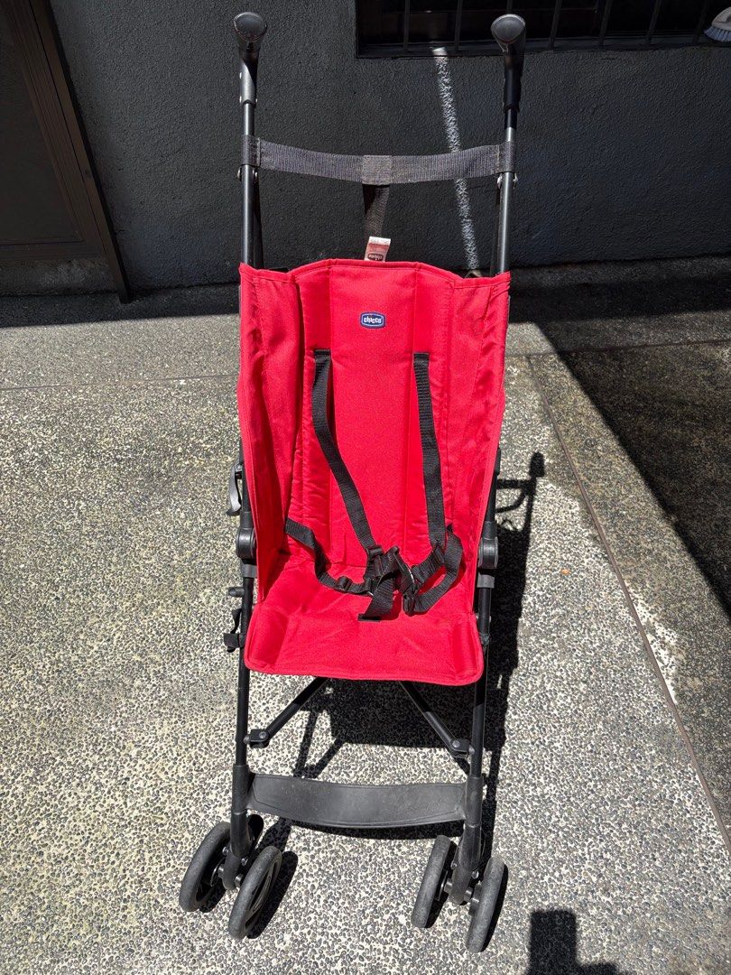 Chicco Snappy Stroller (Category: Strollers) located in Marikina City. Submitted by igmtsisters (Listing ID 1391682612, Image 1). Description: Please check the last photo for details Needs cleaning all- breaks, seatbelt, hood, locks functions well as expected folding hood- like new‼️ barely used pick up- Marikina.