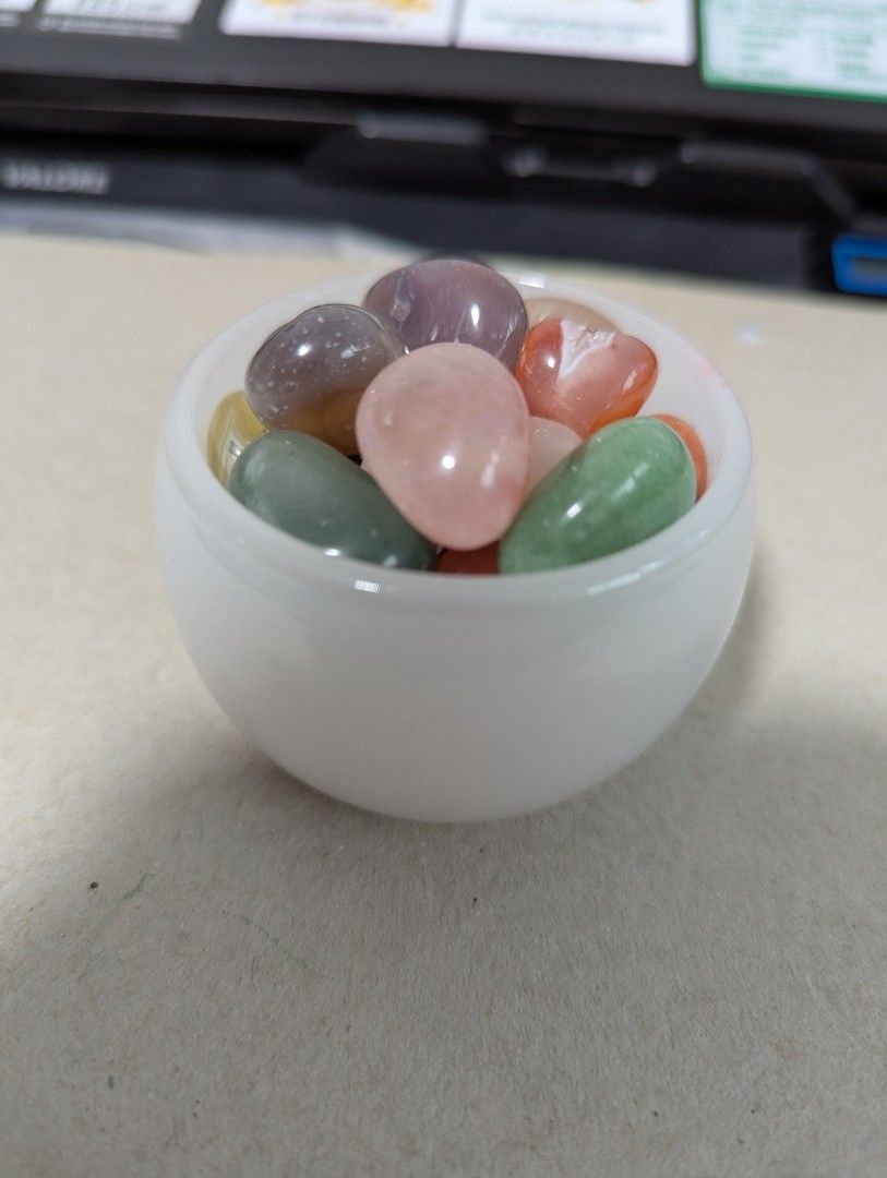 Colourfulagatetumblesinjadecup