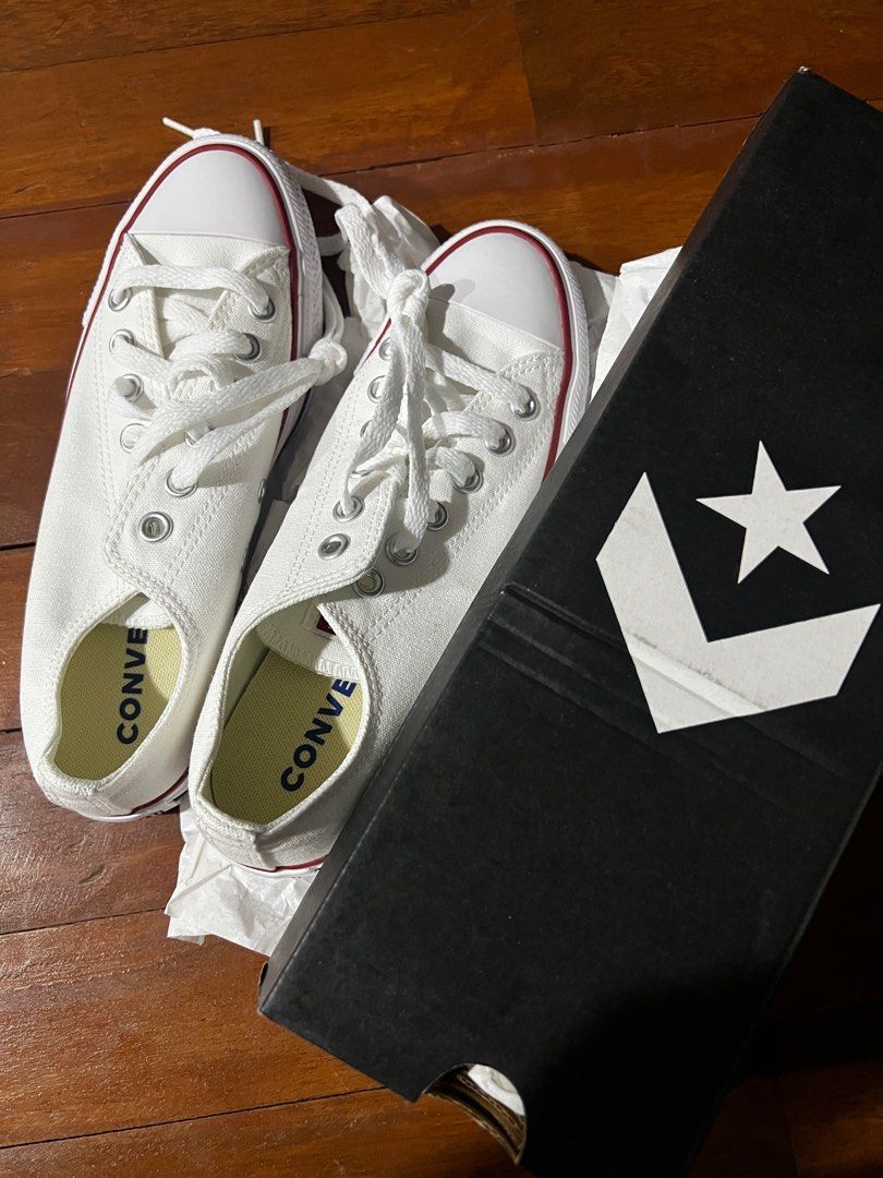 Converse Classic (Category: Sneakers) located in Puchong. Submitted by abp_89 (Listing ID 1391574462, Image 1). Description: new in box authentic, beli di butik converse ecm xsuka putih sebenarnya, tapi beli juge so tersadai x pakai .