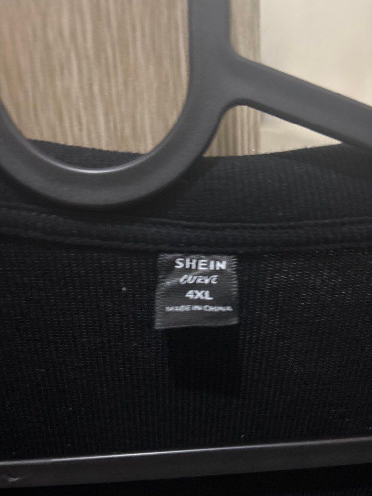 Cropped plus size shirt (Category: Blouses) located in Manila. Submitted by patchdamin99748 (Listing ID 1391608596, Image 2). Description: Very good condition. Never used as it’s too big on me.