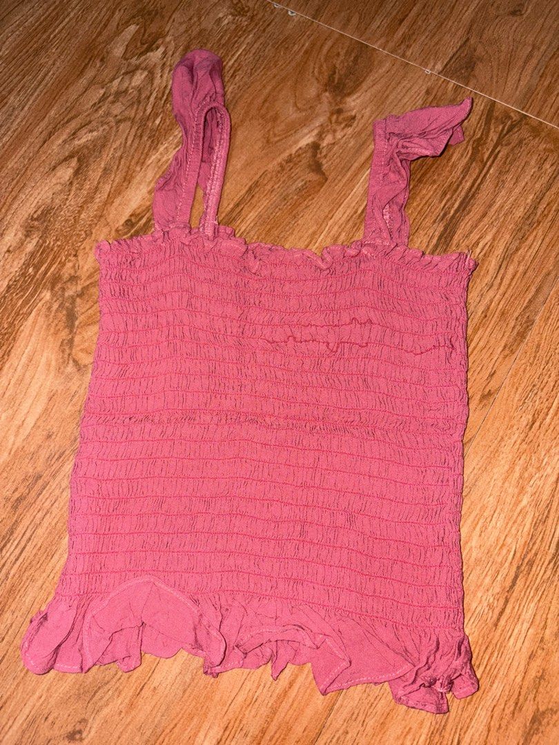F21 Pink Fitted Top (Category: Sleeveless) located in Rizal. Submitted by cs04_ (Listing ID 1391667536, Image 1). Description: - no flaws at all - can fit xs-s since stretchable pm me for price nego :).