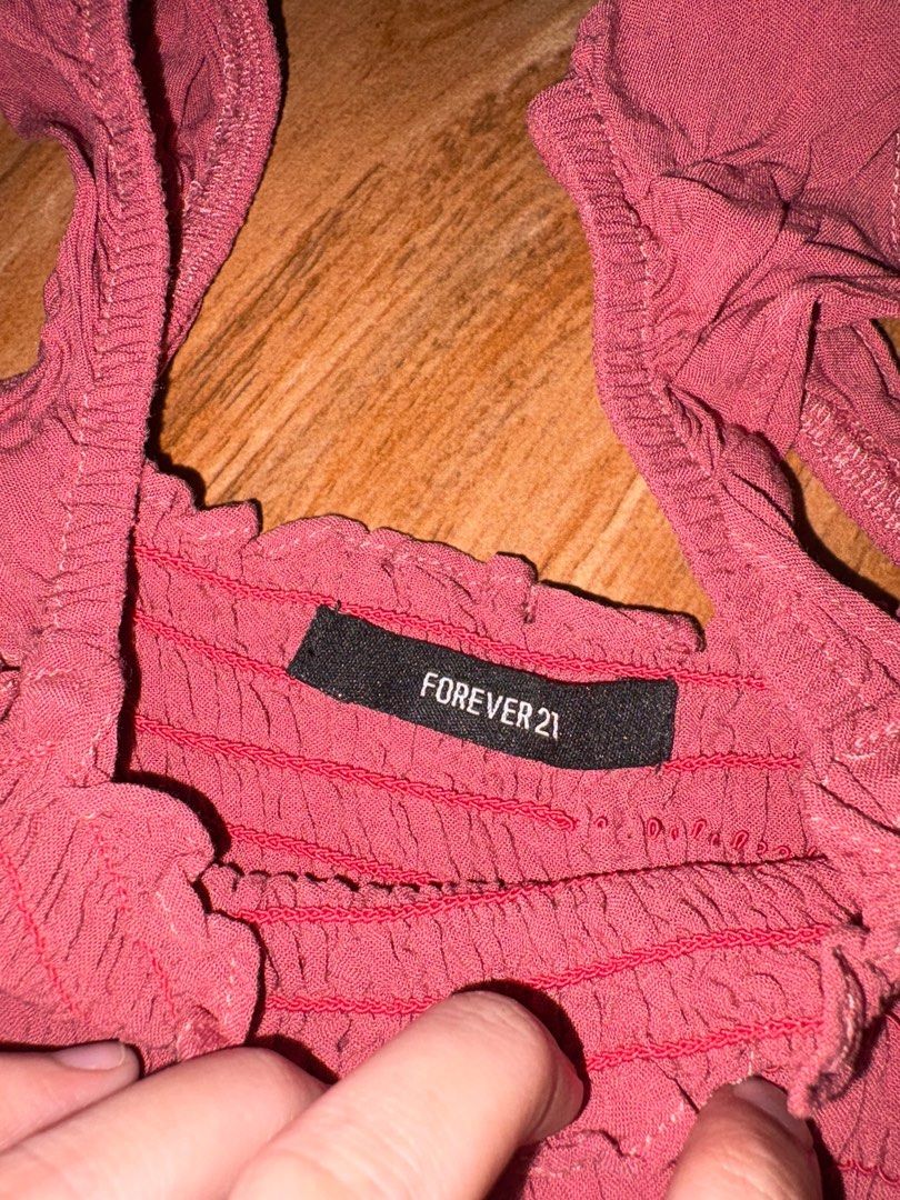 F21 Pink Fitted Top (Category: Sleeveless) located in Rizal. Submitted by cs04_ (Listing ID 1391667536, Image 2). Description: - no flaws at all - can fit xs-s since stretchable pm me for price nego :).