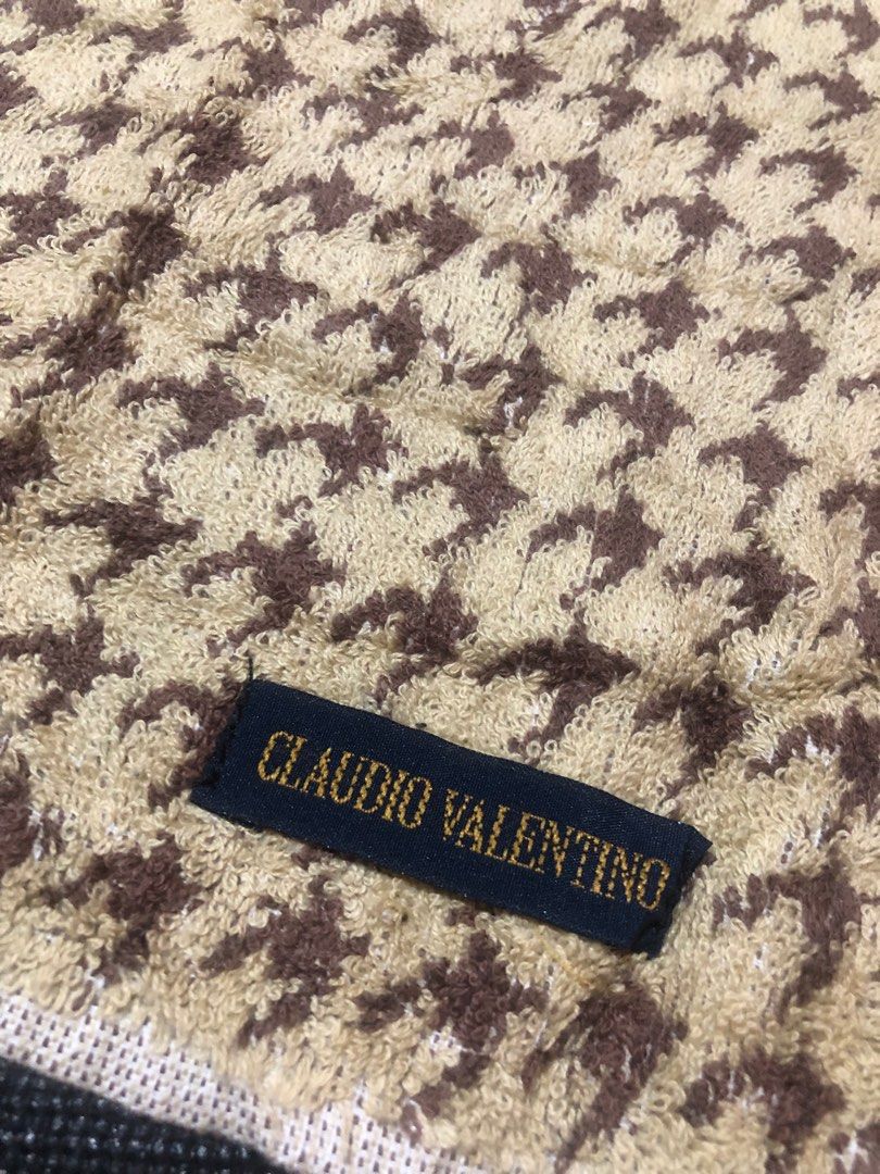 Face Towels Branded Towellettes plus FREE (Category: Bedding & Towels) located in Siquijor. Submitted by yhostuff (Listing ID 1391625694, Image 3). Description: Claudio Valentino + Roberta Di Camerino + FREE Hyoko Kikuchi Towellettes Needs Wash. .