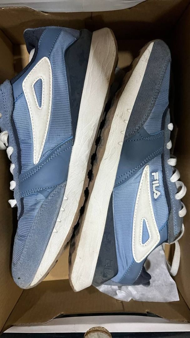 Fila Hiroko Jogger Retro Running Sneakers (Category: Sneakers) located in Quezon City. Submitted by eugxp (Listing ID 1391555675, Image 2). Description: Reason for selling: - 'Di na nagagamit, nakatambak na almost 1 year. - Good for walking and light run/jog. - Good condition need to wash - Original price P3,299 DESCRIPTION from Fila website Step your shoe game up with these new FILAs! * Daylong comfort with these FILA 'Hiroko Jogger' Vintage cap