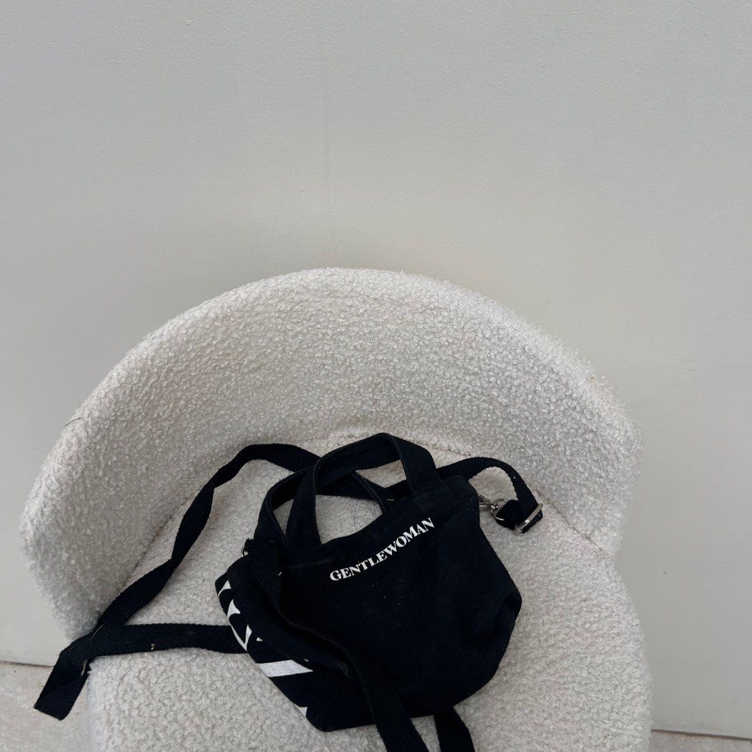 Gentle Woman Micro Canvas (Category: Cross-body Bags) located in Iloilo. Submitted by hashp (Listing ID 1391696219, Image 3). Description: - AUTHENTIC.