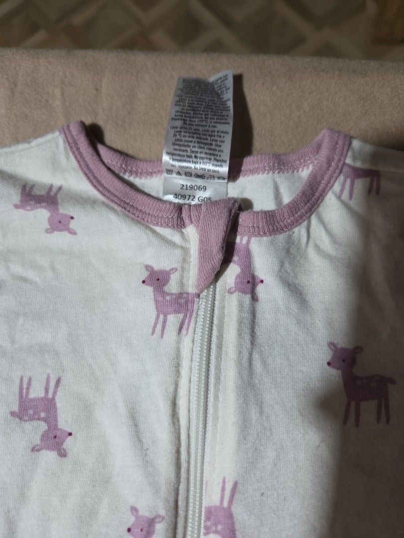Gerber Bodysuit (Category: Babies & Kids Fashion) located in Quezon City. Submitted by klarebear15 (Listing ID 1391633951, Image 2). Description: have yellow stain, check photos.