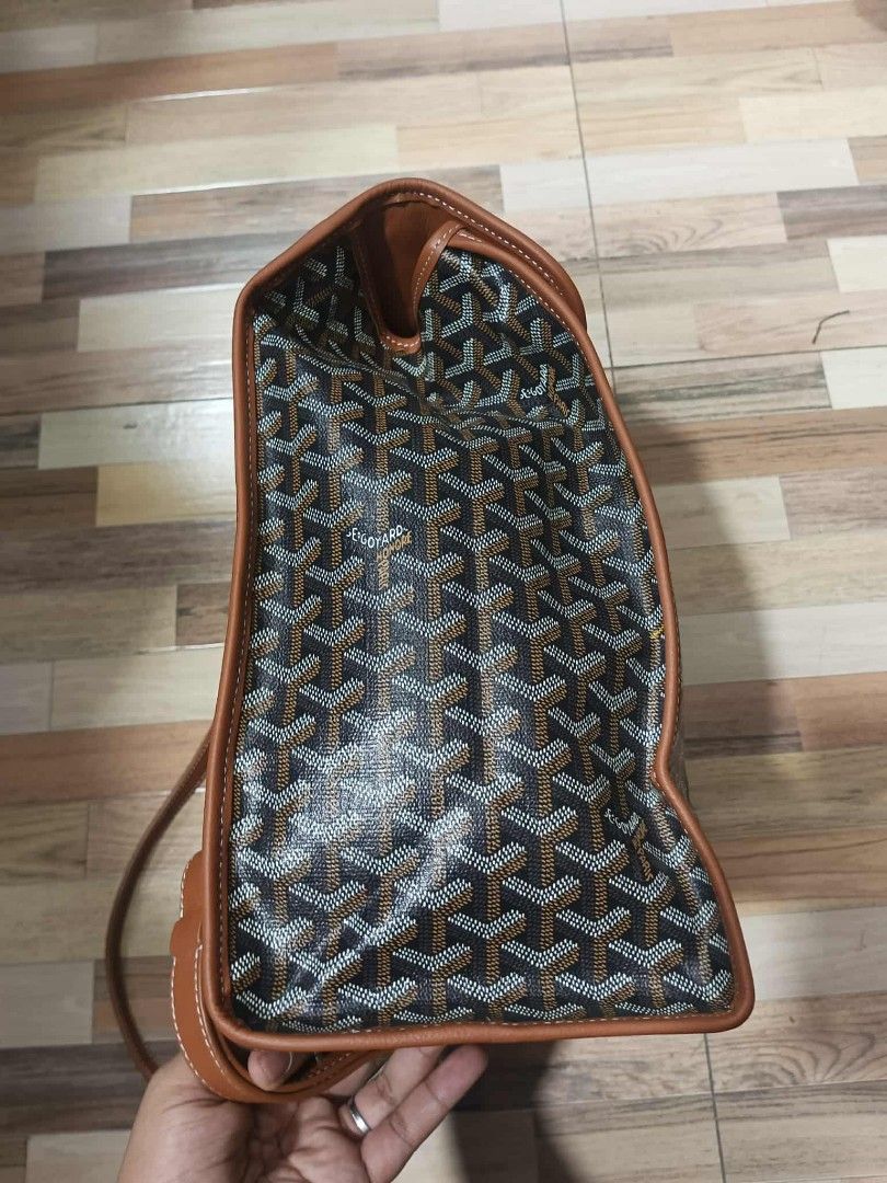 Goyard Saint Leger backpack unisex (Category: Luxury Bags & Wallets) located in Baguio. Submitted by brandeditems16 (Listing ID 1391624068, Image 3). Description: In excellent condition No flaws or damage Genuine leather Unisex Dustbag inclusion only Negotiable price.