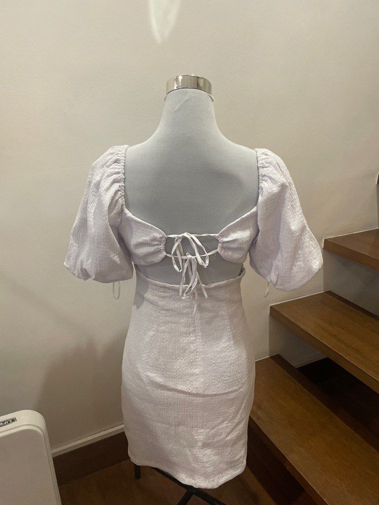 GUESS White ruffle sleeve mini dress (Category: Dresses) located in Quezon City. Submitted by starfleurs (Listing ID 1391645009, Image 2). Description: AUTHENTIC GUESS Bought from Outlet Size: S (runs large) -> M Never been used Fits 34-36" bust, 28-30" waist line MOP: GCash Shipping fee c/o buyer Location: Quezon City.