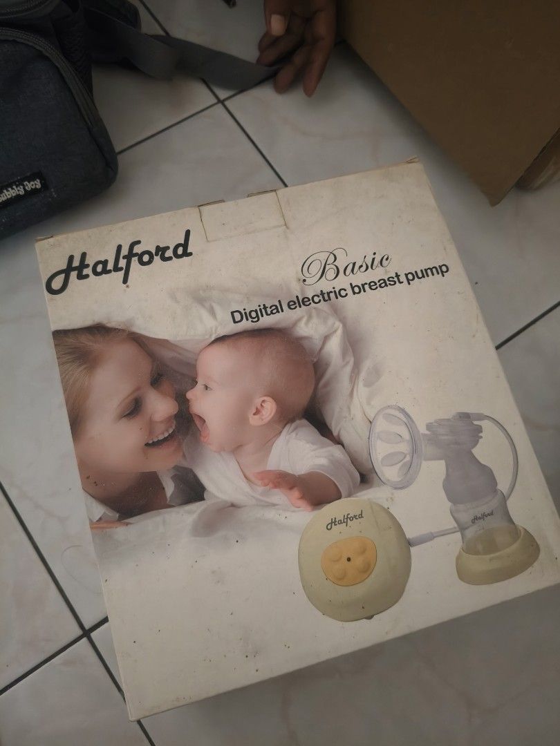 HALFORD BASIC DIGITAL ELECTRIC PUMP (Category: Breastfeeding & Bottle Feeding) located in Petaling Jaya. Submitted by rina.jeffry (Listing ID 1391693382, Image 1). Description: kotak dah Kotor sbb simpan dekat stor rasa nya Pakai kejap time baby 1-4mths pastu dah tak Pakai..fully BF. berminat nanti saya snap gmbr pump ambil lah beg tu for FREE.