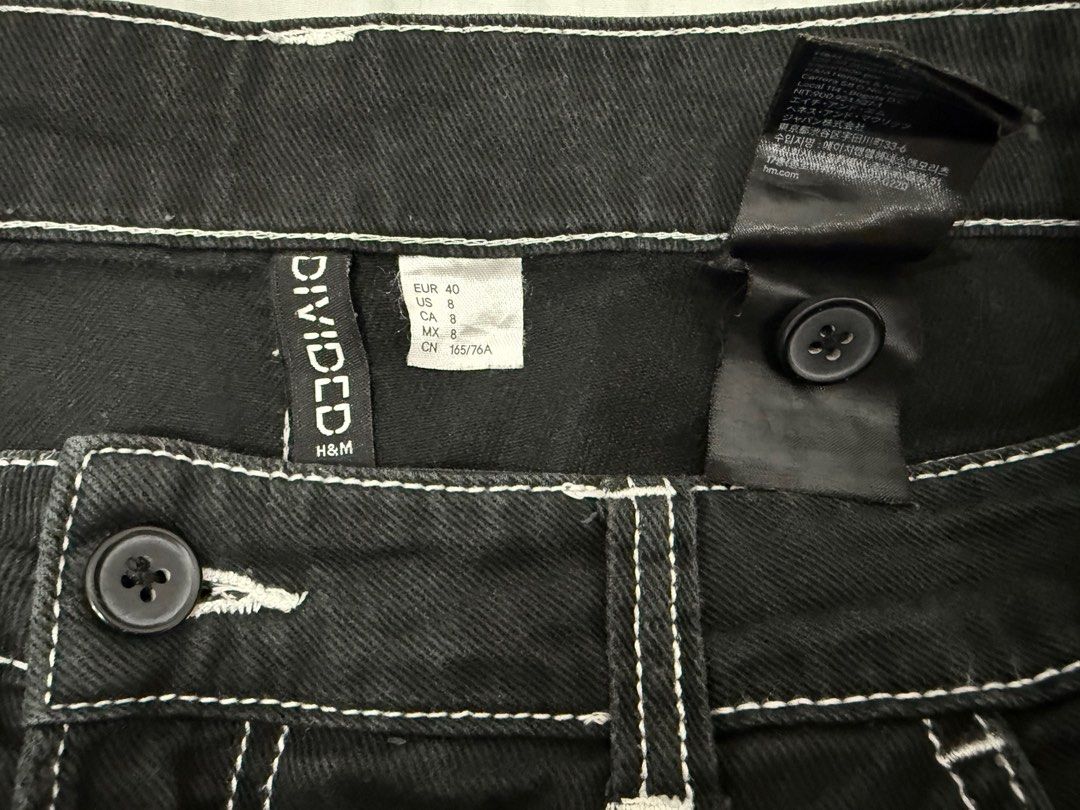 H&M Black Cargo Pants, Black Jeans (Category: Jeans) located in Manila. Submitted by mandu03 (Listing ID 1391566975, Image 3). Description: .