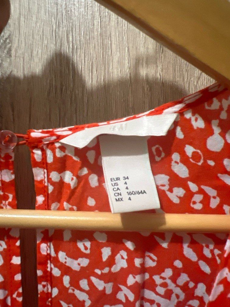 H&M Romper (Category: Rompers) located in Paranaque City. Submitted by keithil (Listing ID 1391728873, Image 3). Description: Fits S-M.