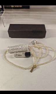 initial香水頸鍊連香水，全新64236911909378110