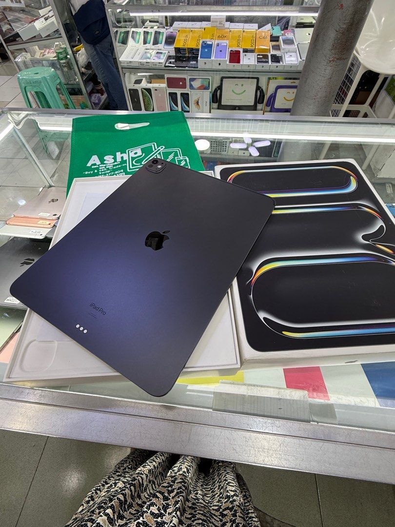 iPad Pro M4 13inch 256 Wifi (Category: iPad) located in San Juan City. Submitted by asniebasher (Listing ID 1391593889, Image 2). Description: FOR SALE/SWAP (RFS: BUY&SELL) * iPad Pro 13inch * M4 Chips * 256gig * WiFi only ~ Apple warr. MARCH 2026 * 100 BH / 84 Cyle count * NO ISSUE ~ GOOD AS N E W. * NO REPAIR / HIDDEN ISSUE * Complete w/Original box - same serial. F R E E B I E S. ✨ ~ clear case ~ screen protector MODE OF PAYMENT ✔️COD - additi