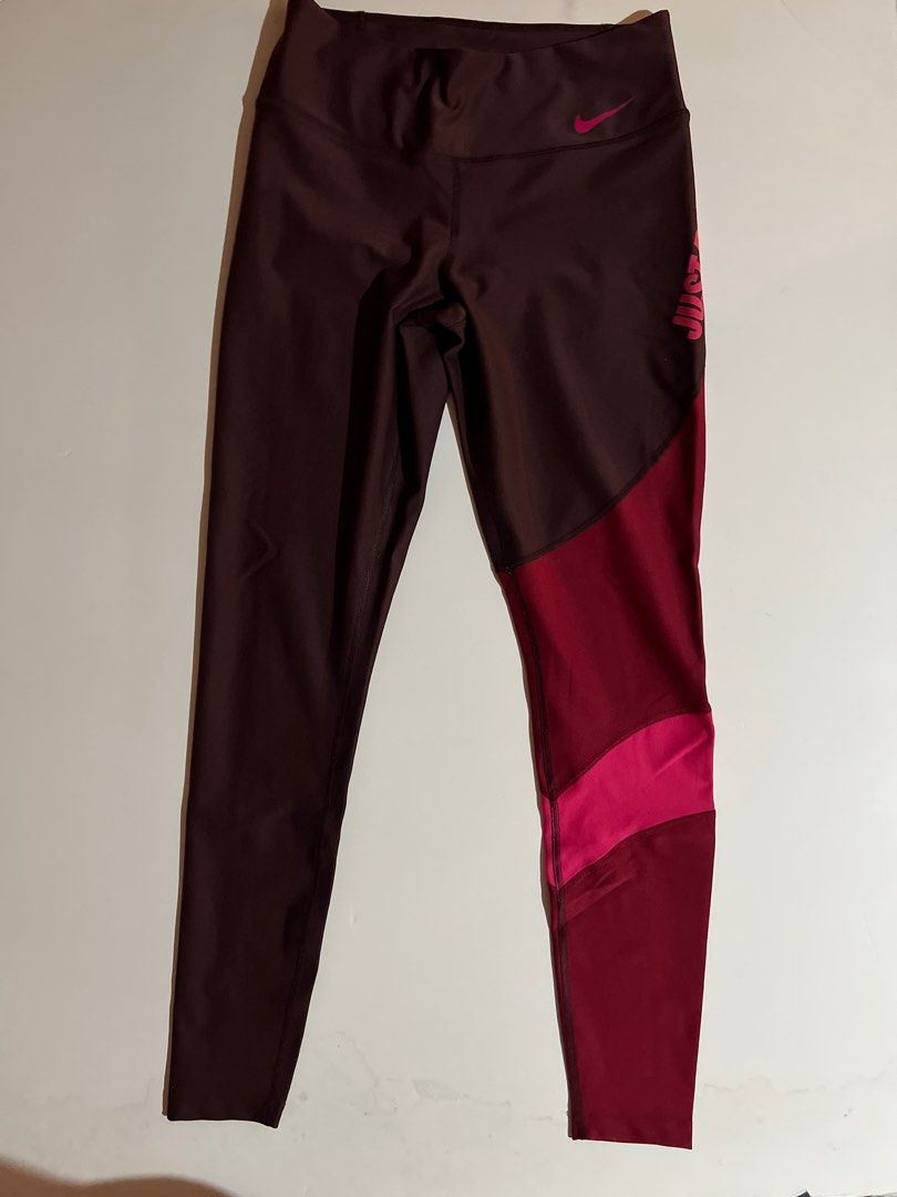 Nike Leggings (Category: Activewear) located in Quezon City. Submitted by closingtime (Listing ID 1391682740, Image 1). Description: Used once then stored RFS: doesn’t fit.