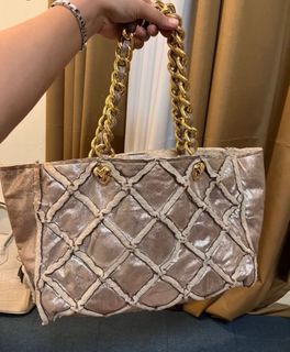 (Category: ) located in . Submitted by thrift_vanitystyle (Listing ID 1391691711, Image 1). Description: .
