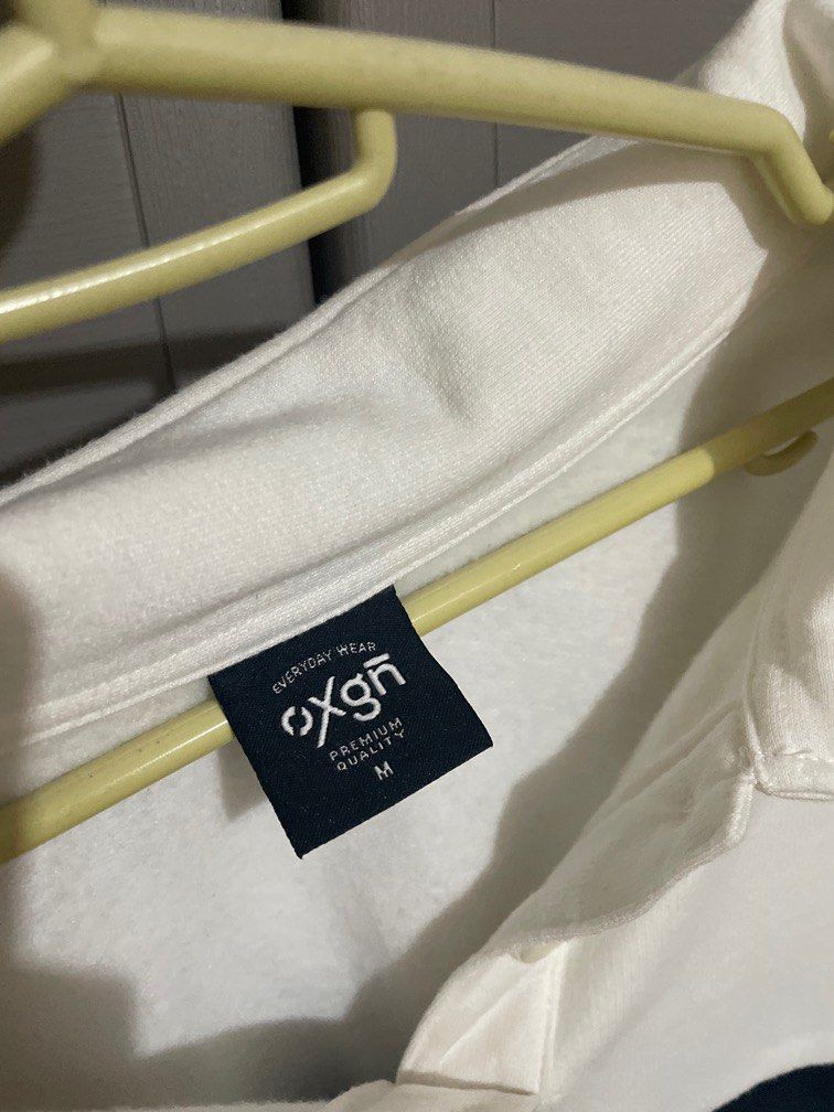 Oxygn Black and White Cropped Top Long Sleeves (Category: Longsleeves) located in Urdaneta. Submitted by catto_cat (Listing ID 1391690251, Image 3). Description: .