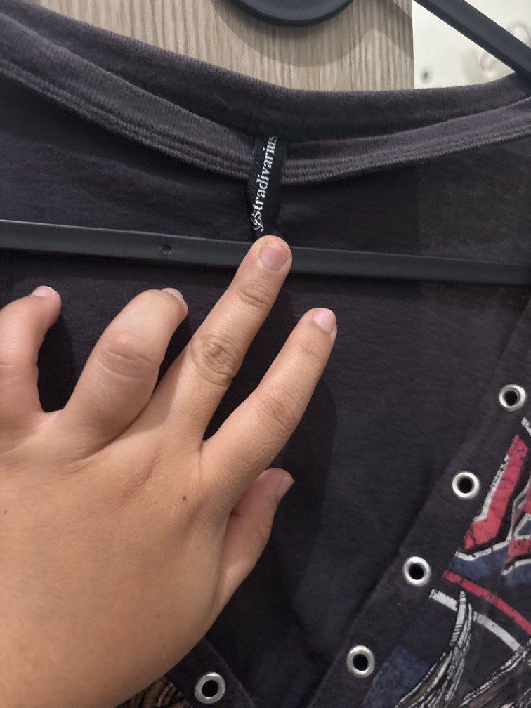 Plus size shirt (Category: Shirts) located in Manila. Submitted by patchdamin99748 (Listing ID 1391610110, Image 2). Description: Lost its tie but still usable .