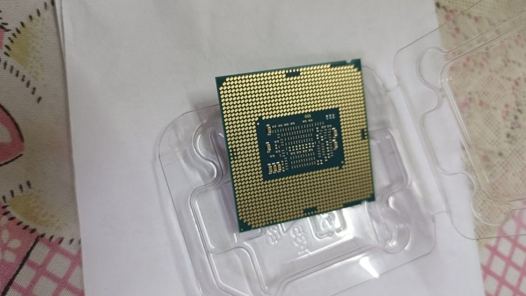 Processor (Category: Desktops) located in Kuala Lumpur. Submitted by wescomkl (Listing ID 1391593667, Image 2). Description: Intel i5 7400 Processor only with heatsink, I'm upgrading my CPU so needs to sell off this CPU..