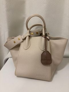 （分類：）位於 。 由 lllm223 提交（商品編號 1391666198，圖片 1）。簡介： 。