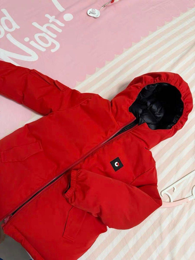 Reversible winter down jacket (Category: Babies & Kids Fashion) located in Puchong. Submitted by menotuby (Listing ID 1391648936, Image 2). Description: Jacket Size : 130 My kid height is 120cm, 20kg (as per picture) Temperature : 0~5°c This jacket can be wear 2 side, black and red(reversible).