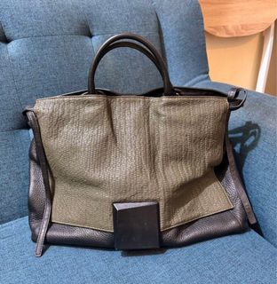 (Category: ) located in . Submitted by thrift_vanitystyle (Listing ID 1391707882, Image 1). Description: .