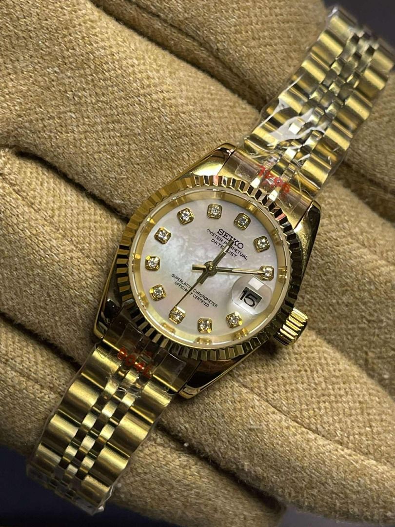 Seiko Mods (DateJust Diamond Dial Two Tone) (Category: Luxury Watches) located in Valenzuela. Submitted by jedmiguel (Listing ID 1391617188, Image 3). Description: Seiko Mods DateJust Diamond Dial Two Tone For only PHP 13300 Brandnew & Original • Complete links • Comes with box, paperbag & card ✅ can do shipping ✅ COD OR COP VIA LBC ✅ meetup near me PM for more details Valenzuela/South Caloocan Area DISCLAIMER: We are not affiliated, associated, 