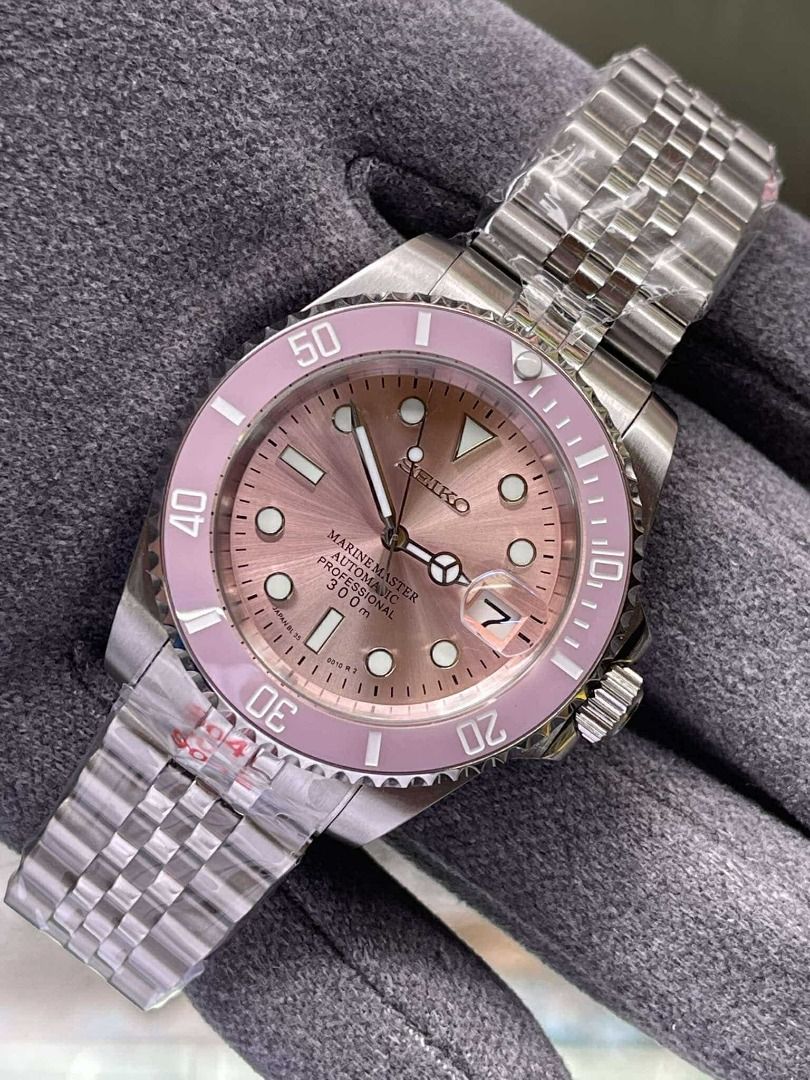 Seiko Mods (Marine Master Two Tone) (Category: Luxury Watches) located in Valenzuela. Submitted by jedmiguel (Listing ID 1391603516, Image 2). Description: Seiko Mods Marine Master Two Tone For only PHP 9300 Brandnew & Original • Complete links • Comes with box, paperbag & card ✅ can do shipping ✅ COD OR COP VIA LBC ✅ meetup near me PM for more details Valenzuela/South Caloocan Area DISCLAIMER: We are not affiliated, associated, or in any way off
