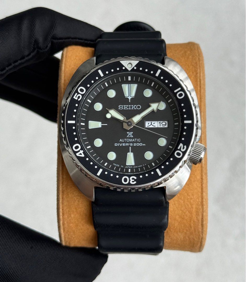 Seiko Turtle Kanji JDM #SBDY015 (Category: Men's Watches) located in Pasig City. Submitted by kjeldran00 (Listing ID 1391610482, Image 1). Description: Seiko Turtle Kanji JDM #SBDY015 Condition: 9.5/10 Inclusions: Outer Box, Watch Box, Hangtag, Manual and Warranty Card Specifications: Automatic movement Calibre: 4R36 Case Diameter: 45mm Case Thickness: 13.4mm Hardlex Crystal Kanji day/date wheel Water Resistance: 200m Price: ₱25,000 Location: Pas