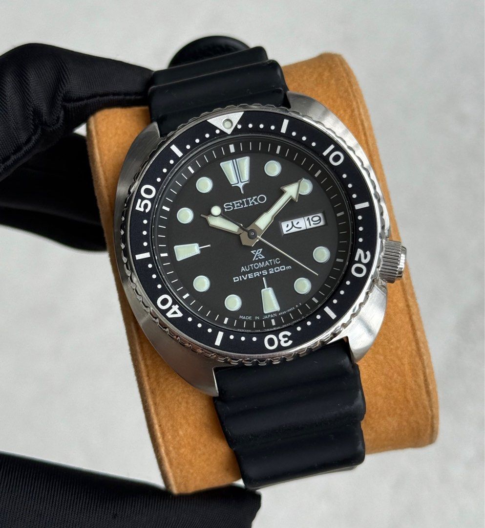 Seiko Turtle Kanji JDM #SBDY015 (Category: Men's Watches) located in Pasig City. Submitted by kjeldran00 (Listing ID 1391610482, Image 2). Description: Seiko Turtle Kanji JDM #SBDY015 Condition: 9.5/10 Inclusions: Outer Box, Watch Box, Hangtag, Manual and Warranty Card Specifications: Automatic movement Calibre: 4R36 Case Diameter: 45mm Case Thickness: 13.4mm Hardlex Crystal Kanji day/date wheel Water Resistance: 200m Price: ₱25,000 Location: Pas
