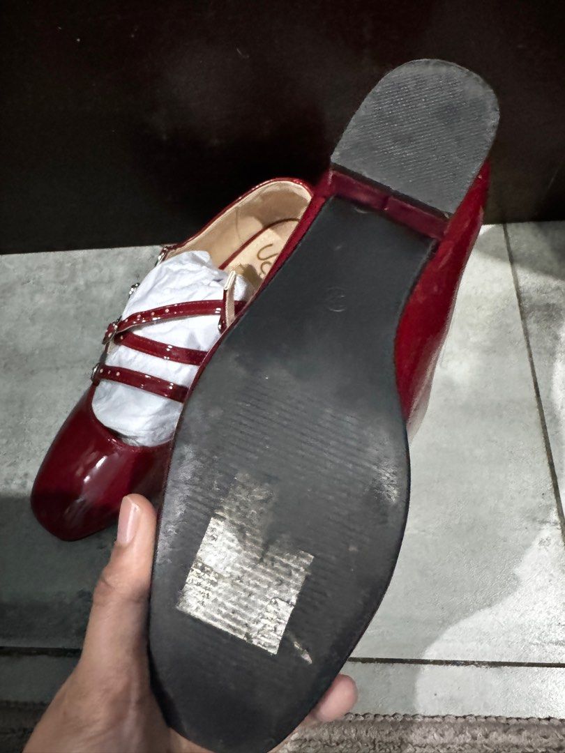 Sofab Alaya Mary Janes (Category: Flats & Sandals) located in Bulacan. Submitted by cheeryfatima (Listing ID 1391669375, Image 3). Description: - Synthetic patent leather - Synthetic lining - Triple strap - Hook and buckle fastening - Round toe - 0.8" heel - No box, but there's a dust bag - Once wear Original price: PHP 1,299.00 Selling price: PHP 900.00 If you have questions, kindly send me a message! Thank you..