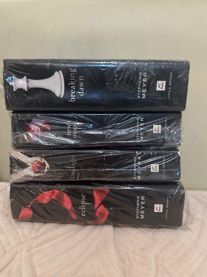 TWILIGHT BOOKS HARDBOUND AND PAPERBACK (Category: Storybooks) located in Manila. Submitted by rumiiiiiiiii (Listing ID 1391594821, Image 1). Description: •Selling my Preloved books Collection📚 — CAN DO COD VIA LBC — MEET UP around SM FAIRVIEW & CUBAO — Complete/ intact pages — no writings —sign of foxing/ used — all authentic/ original PM me if interested 📖 🧾have past transactions as well 📍 qc .