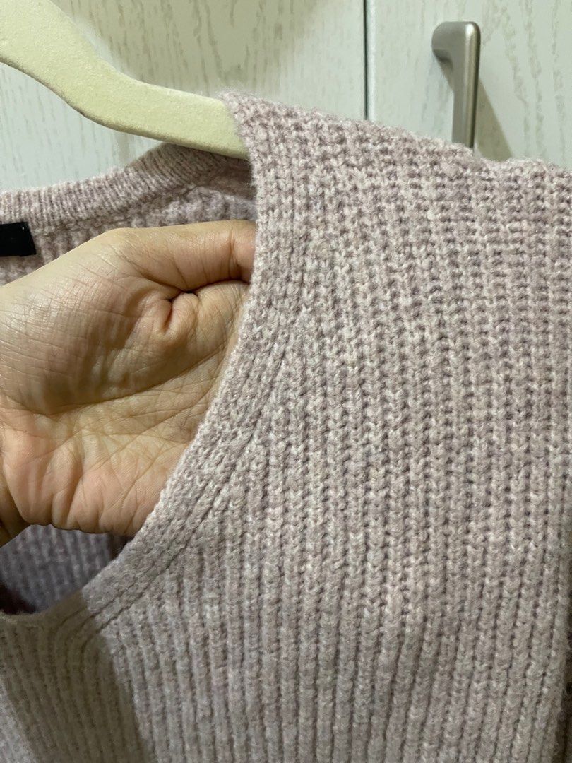 Uniqlo Lavander Longsleeves / Sweater (Category: Longsleeves) located in Mandaluyong City. Submitted by secondsbyLori (Listing ID 1391725218, Image 3). Description: Uniqlo Lavander Longsleeves / Sweater Size indicated in the photo.