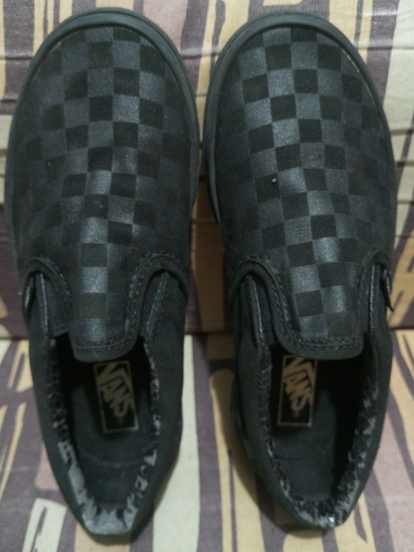 Vans Mono Black Checkered for Kids (Category: Babies & Kids Fashion) located in Malabon City. Submitted by blackscent (Listing ID 1391680724, Image 1). Description: Authentic Vans Checkered for kids Colorway: Mono black Size: 21 CM Issue: nababakbak yung leather nung hindi na nagamit (see pics). Yun lang issue. Hindi masyado nagamit Sf will be shouldered by buyer.