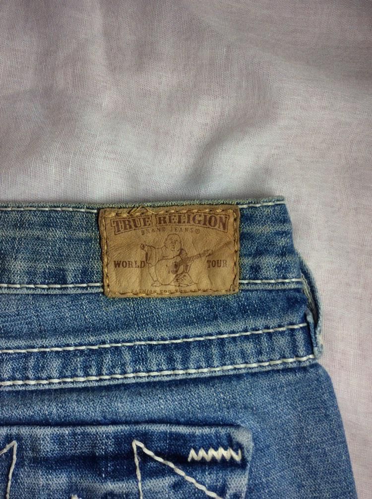 Vintage True Religion Joey Jorts Cutoff Denim Shorts Size 27 Made in USA Y2K (Category: Jeans) located in Manila. Submitted by cleverlion-cf34 (Listing ID 1391662509, Image 3). Description: Brand: True Religion Model/Style: Joey Jorts – Women’s denim shorts Size: 27 (fits ~26–27 inch waist) Made in: USA (imported fabric) Material: 99% Cotton, 1% Elastin (slight stretch) Color/Wash: Classic medium blue wash Length: Mid-thigh / Bermuda style (cuffe