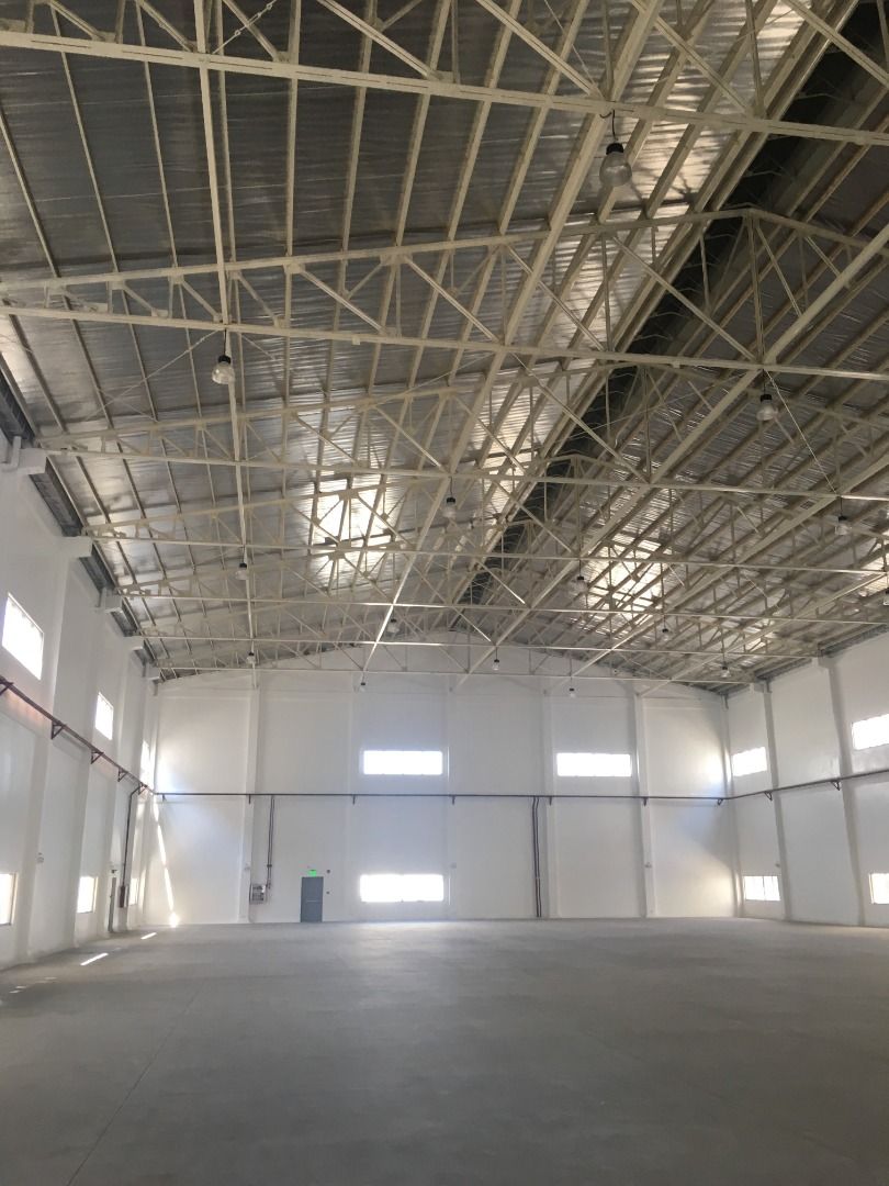 Warehouse for rent in Calamba Batino (Category: Commercial) located in Paranaque City. Submitted by dominiclorico (Listing ID 1334814242, Image 1). Description: Warehouse for rent in Calamba Batino Industrial compound located along National Road Warehouse area: 2115 sqm High ceiling, with Mezzanine office, industrial compound, with office and own toilet Easy access to SLEX Rate: Php 315/sqm plus VAT (Php 746, 172/month) Terms: 3 months advance, 3