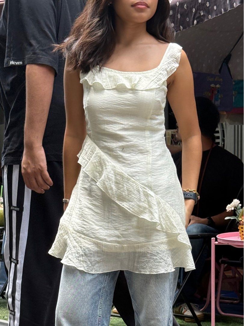 White dress (Category: Dresses) located in Quezon City. Submitted by declooter (Listing ID 1391638400, Image 1). Description: Thrifted in Vietnam Can fit S-M.