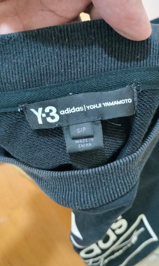 Y-3 Adidas /YOHJI YAMAMOTO (Category: Coats, Jackets and Outerwear) located in Mexico. Submitted by junerlapuz13835 (Listing ID 1391602183, Image 3). Description: sweatshirt.