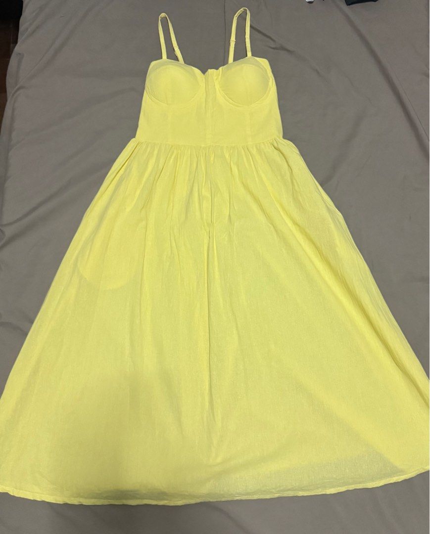 Yellow Linen Summer Dress - Decluttering (Category: Dresses) located in Quezon City. Submitted by gk5mfsmyw486933 (Listing ID 1391564207, Image 1). Description: S size Used only once SF shouldered by buyer Can do meet ups: SM Fairview or SM Megamall.