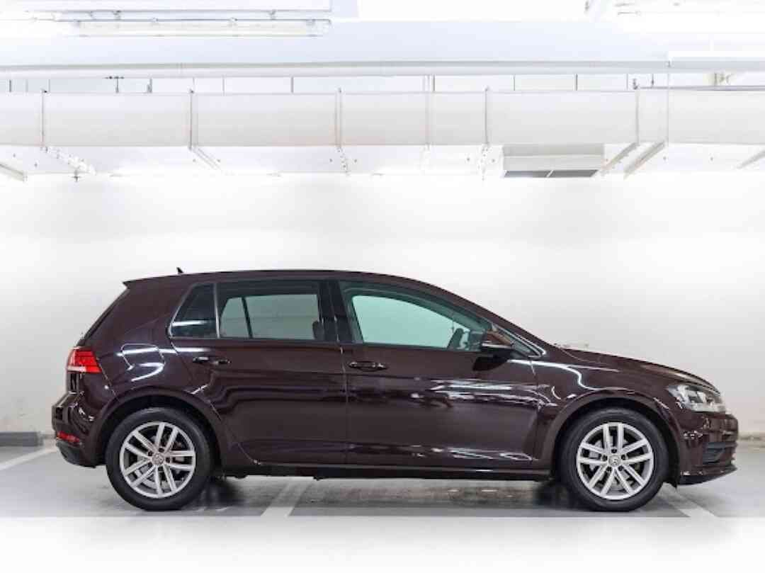 Volkswagen Golf 1.0 TSI DSG (A) (Category: Used Cars) located in Singapore. Submitted by csgkaisha (Listing ID 1431455619, Image 3). Description: Only 2 Owners, Fully stock, Original Black Ruby paintwork from VW, No repairs needed at all, buy with confidence, Accident Free, Viewing strictly by appointment basis only. Features: 1.0L 3 Cylinder 12V TSI Turbocharged mated to a 7 Speed Automatic DSG Gearbox, 7 Airbags, Auto LED DRL, Rain sensors, Kno