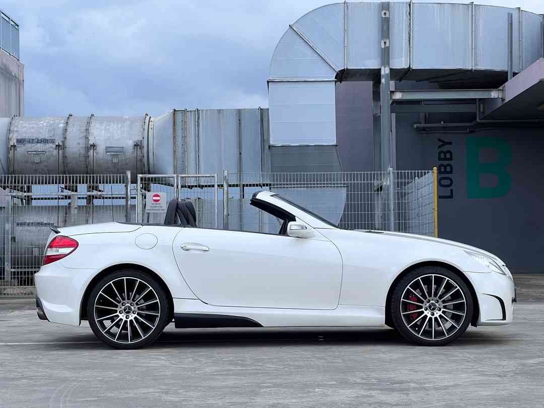 Mercedes-Benz SLK-Class SLK200 Kompressor (A) (Category: Used Cars) located in Singapore. Submitted by motoruniverse (Listing ID 1410797639, Image 3). Description: Showroom: CARRO CENTER 60 JALAN LAM HUAT #04-37/38 CARRO CENTER Singapore 737869 Superb condition! Fully reupholstered and refurbished by previous owner! Relatively new pearl white paintwork! Low genuine mileage done! Wear and tears receipts done up and kept! LTA certified Piecha exhau