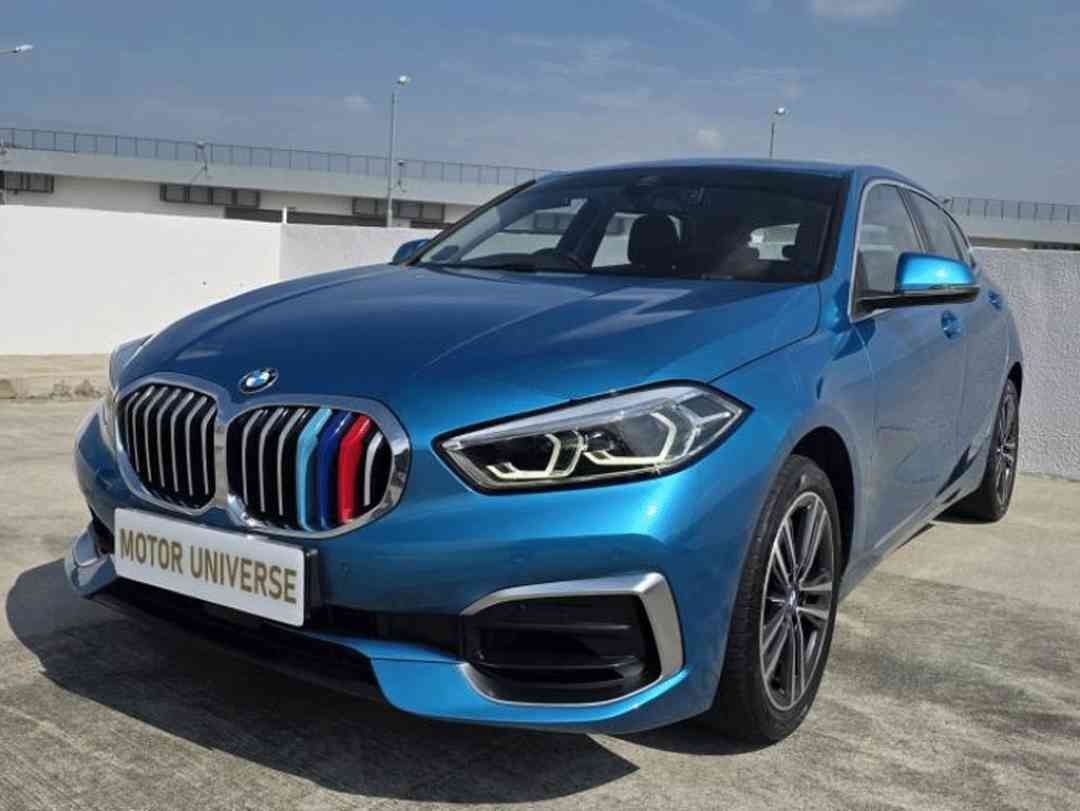BMW 1 Series Hatchback 116i Luxury (A) (Category: Used Cars) located in Singapore. Submitted by motoruniverse (Listing ID 1448916088, Image 2). Description: Showroom: CARRO CENTER 60 JALAN LAM HUAT #04-37/38 CARRO CENTER Singapore 737869 Genuine Low Mileage! Superbly well-maintained by owner! Accident-free! Original paintwork in pristine condition, Interior clean and well kept, 100% Loan Approval! 100% In House Loan & Bank Loan Available, Call No