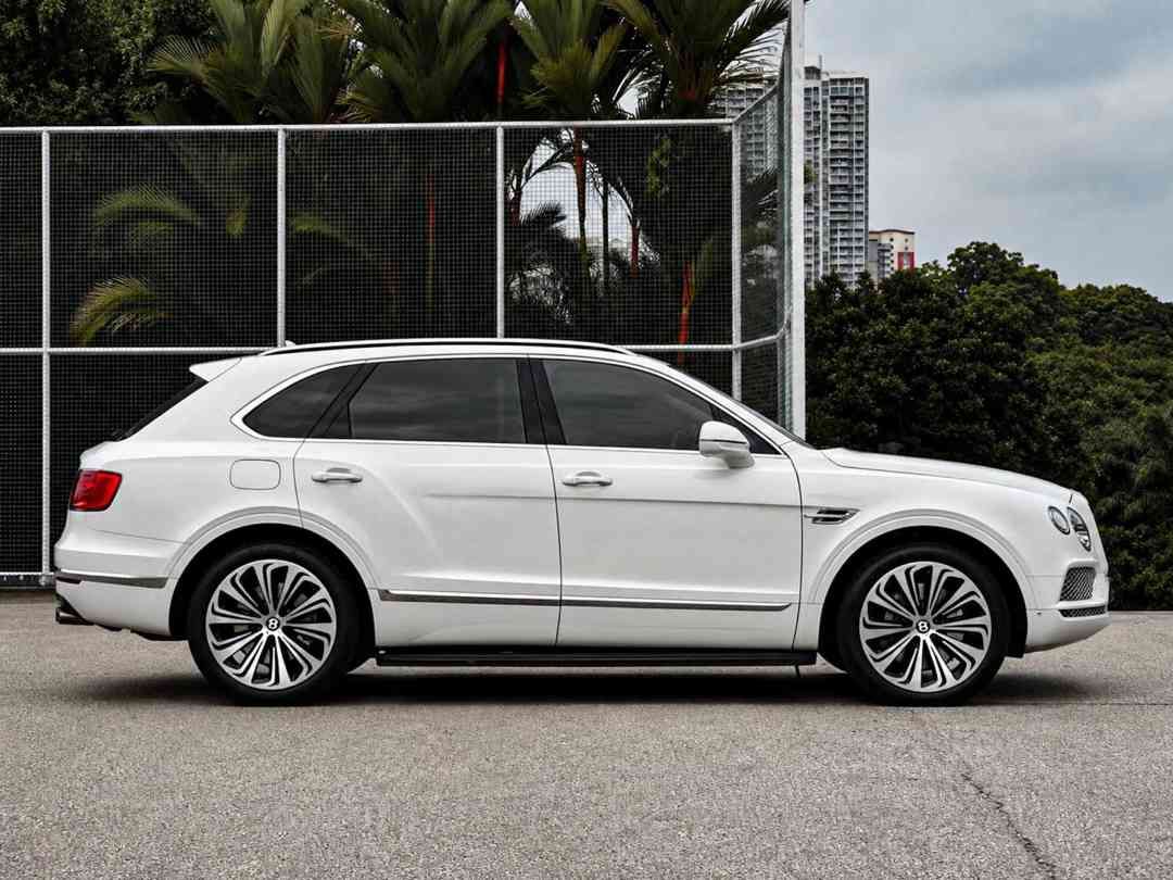 Bentley Bentayga 6.0 First Edition Auto (Category: Used Cars) located in Singapore. Submitted by signaturemotors (Listing ID 1452550441, Image 3). Description: Showroom: 237 ALEXANDRA ROAD 237 Alexandra Road #02-04 Singapore 159929 Fully Maintained By Bentley Singapore! Low Mileage! The Bentayga 1st Edition Is The Ultimate, No-Compromise Luxurious Vehicle That Delivers Astonishing Performance And Lavish Cabin. High Trade In Welcome! Full Loan Ava