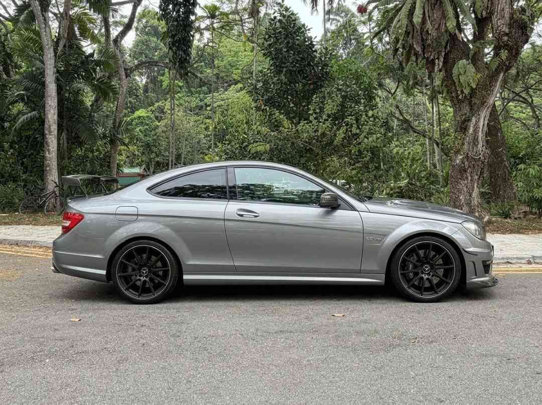 Mercedes-Benz C-Class Saloon C180 (A) (Category: Used Cars) located in Singapore. Submitted by carousellcars (Listing ID 1453676705, Image 3). Description: Wear and tear all done up with receipts for proof. No expense spared. View to believe. We pride ourselves on offering some of the most competitive deals in the market, ensuring that you can make informed decisions with complete confidence. Every step of the purchasing process is handled with p