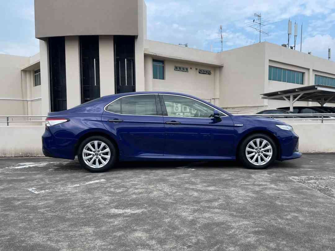 Toyota Camry Hybrid 2.5 G (A) (Category: Used Cars) located in Singapore. Submitted by cartimesautomobile (Listing ID 1456266401, Image 3). Description: Drive with confidence! Lifetime engine and gearbox warranty, and wear-and-tear parts replaced with 1-year coverage! Ultra low interest rates starting from 1.28% and flexible up to 100% financing available for a limited time! Call us now to book your viewing and test drive! Features: Dynamic force