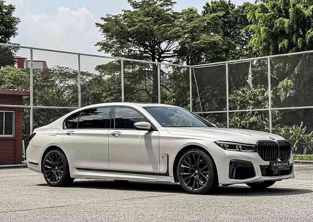 BMW 7 Series 740Li M Sport (A) (Category: Used Cars) located in Singapore. Submitted by signaturemotors (Listing ID 1456306846, Image 2). Description: Showroom: 237 ALEXANDRA ROAD 237 Alexandra Road #02-04 Singapore 159929 1 Owner! Full Agent Maintained! Highest Specs! Panorama Glass Roof. BMW Touch Command/Laser Light/Live Cockpit Professional/Gesture Control. M Aerodynamics Package With Front Apron + Side Skirts + Rear Apron. Ambient Lighting. 