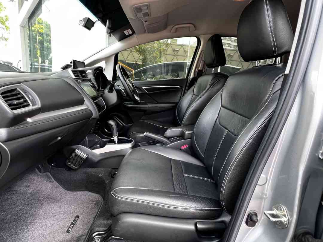HONDA JAZZ 1.5 CVT (Category: Used Cars) located in Singapore. Submitted by dicksonauto (Listing ID 1457780591, Image 3). Description: 1 owner Fully Agent maintained and well take care, must view to appreciate its pristine condition, we offer certified pre-owned cars with a warranty for worry free ownership. Our buy back scheme & end-to-end support help maintain your car's condition, ensuring a higher resale value. Enjoy 24/7 roadside assistance 
